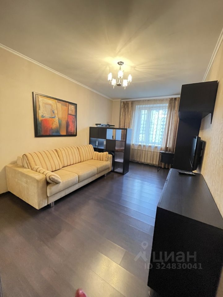 Аренда 1-комн квартиры на вторичном рынке проспект Славы, 52к2