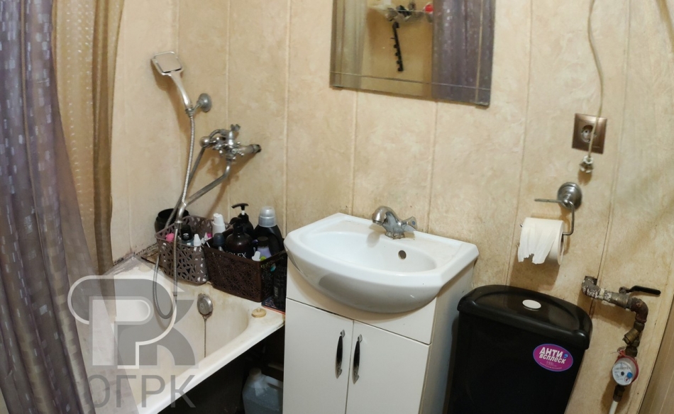 Продажа 2-комн квартиры на вторичном рынке Дзержинский, Дзержинская улица, 24