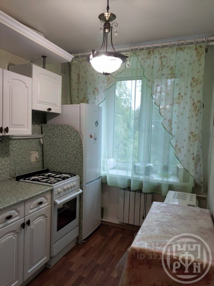 Продажа 1-комн квартиры на вторичном рынке Петергоф, улица Аврова, 15а