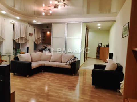 3-комн квартира Старо-Петергофский пр-кт.,  д. 15