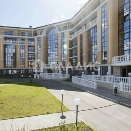 Продажа 5-комн квартиры на вторичном рынке Грибки, Адмиральская улица,  д. вл1