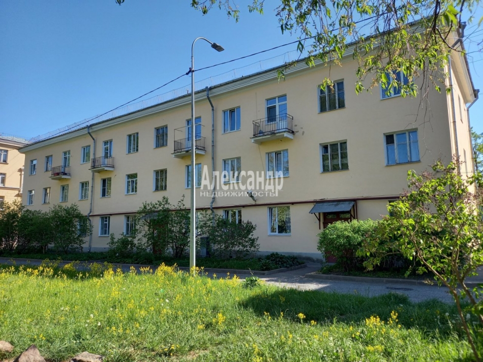 Продажа 3-комн квартиры на вторичном рынке Ломоносов г., Александровская ул. ,  д. 42