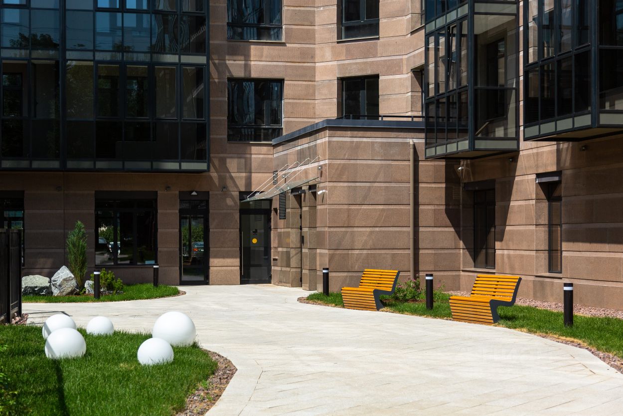 Продажа 3-комн квартиры на вторичном рынке Лодейнопольская улица, 7