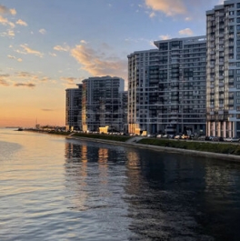 Продажа 2-комн квартиры на вторичном рынке улица Маршала Захарова,  д. 8 с1