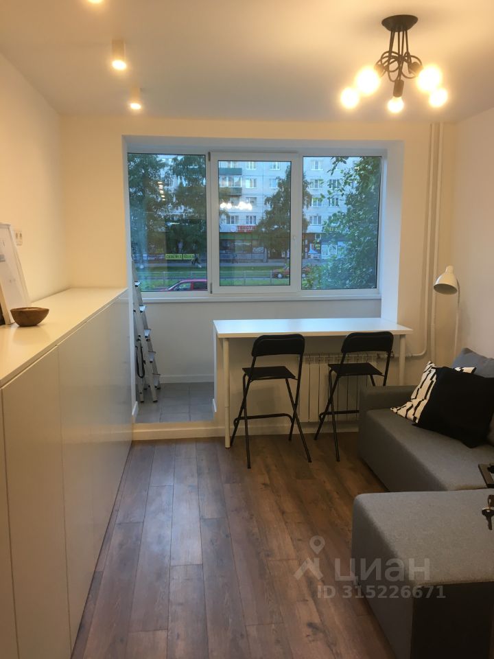 Продажа 4-комн квартиры на вторичном рынке проспект Художников, 31К1