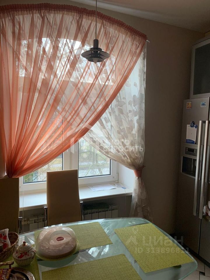 Продажа 3-комн квартиры на вторичном рынке Петергоф, Санкт-Петербургский проспект, 33