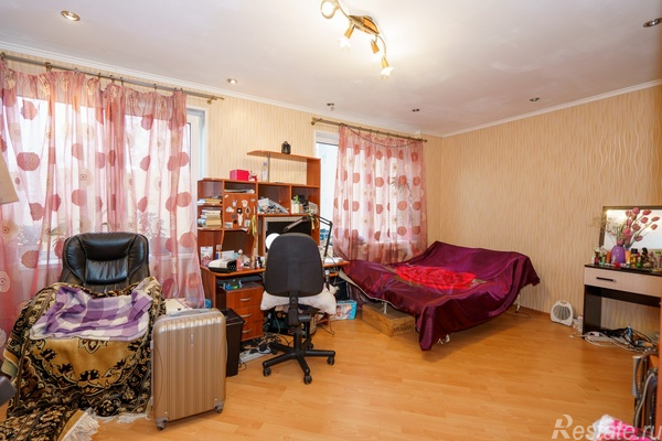 Продажа 3-комн квартиры на вторичном рынке Малая Карпатская ул,  д. 13