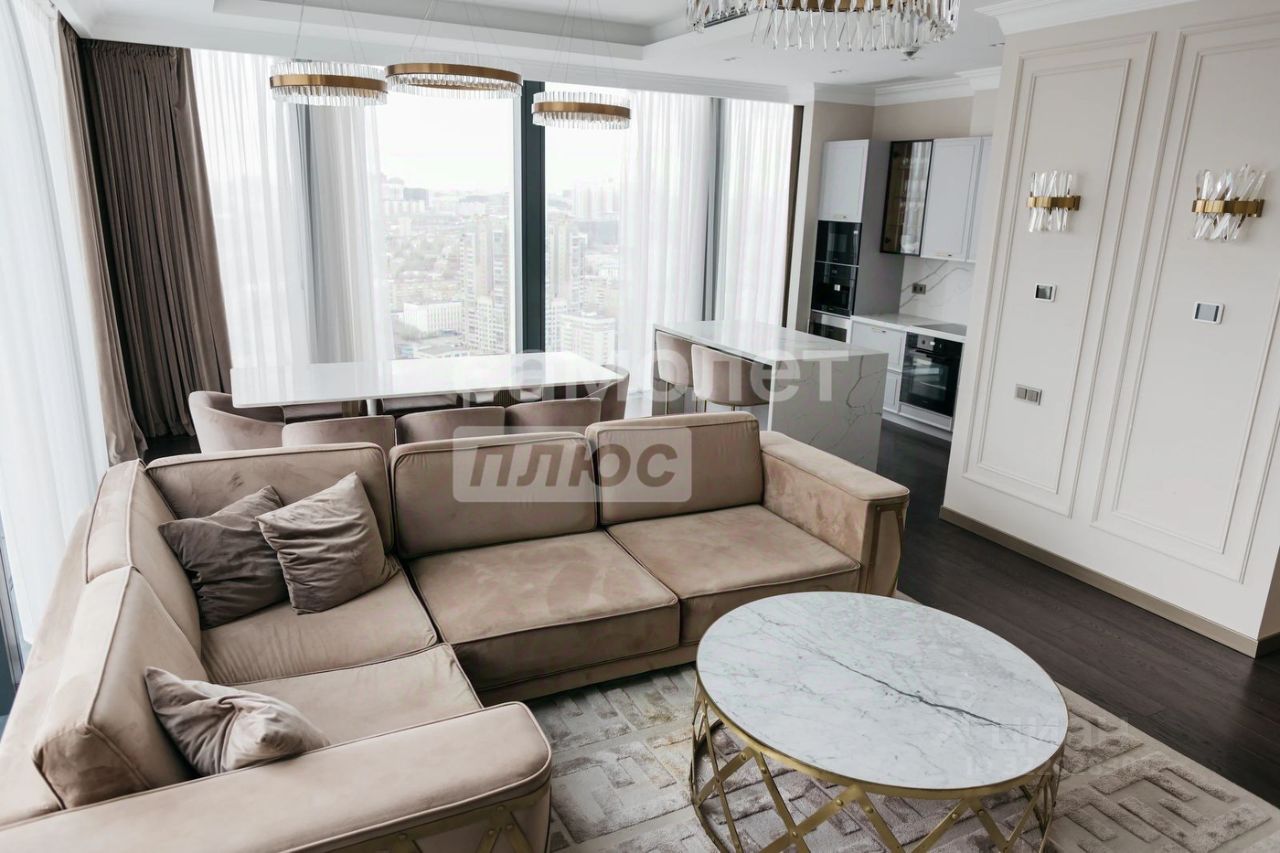 Продажа 4-комн квартиры на вторичном рынке 1-й Красногвардейский проезд, 22с2