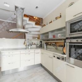 Продажа 4-комн квартиры на вторичном рынке проспект Динамо,  д. 23