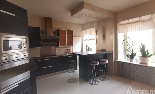 Продажа 4-комн квартиры на вторичном рынке 20-я линия,  д. 13