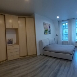 Продажа 4-комн квартиры на вторичном рынке Лахтинская улица,  д. 25Б