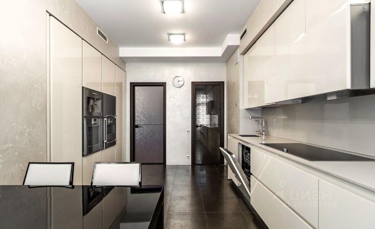 Аренда 4-комн квартиры на вторичном рынке Каменноостровский проспект, 40а