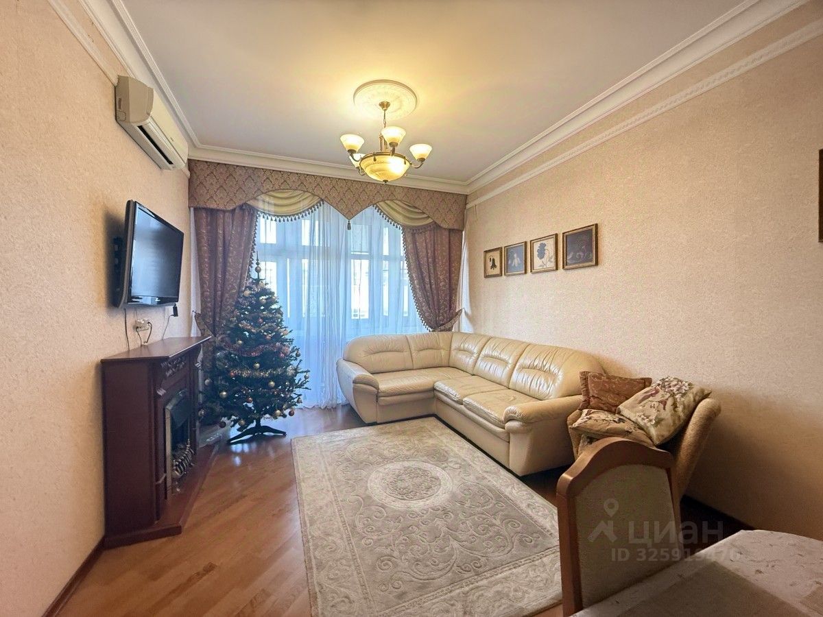 Продажа 2-комн квартиры на вторичном рынке Звенигород, улица Комарова, 17