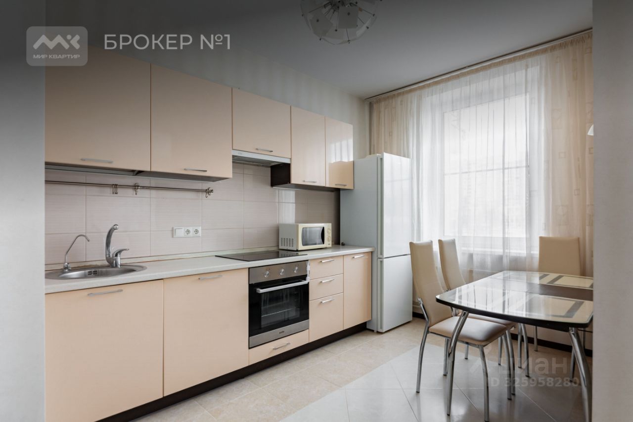 Продажа 2-комн квартиры на вторичном рынке улица Шкиперский проток, 20