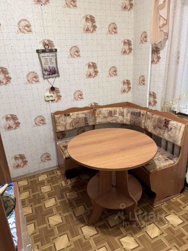 Аренда 3-комн квартиры на вторичном рынке Лотошино пгт, улица Центральная, 21