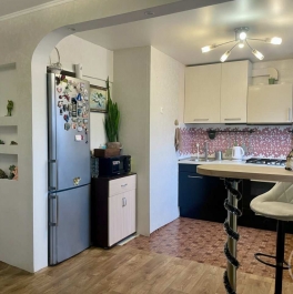 Продажа 3-комн квартиры на вторичном рынке Песочный пос., Белоостровское шос.,  д. 1