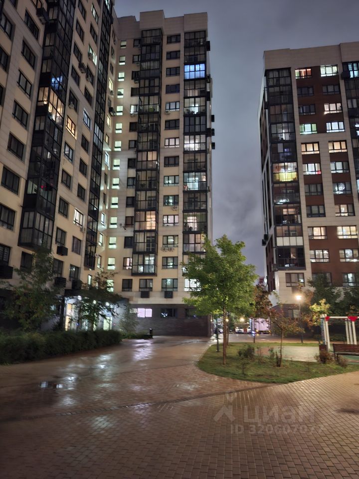 Продажа 2-комн квартиры на вторичном рынке бульвар Веласкеса, 3к3