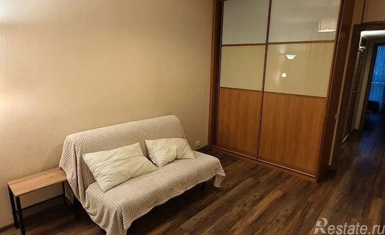 Аренда 3-комн квартиры на вторичном рынке ул Декабристов,  д. 26