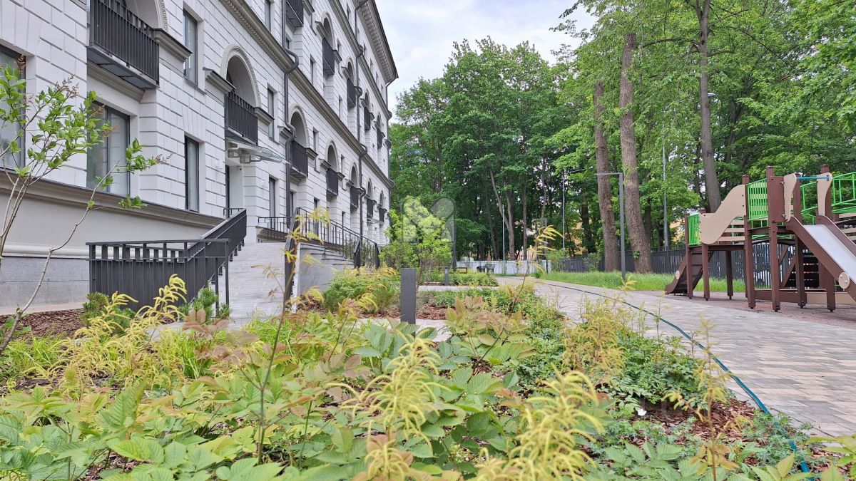 Продажа 2-комн квартиры на вторичном рынке Зеленогорская улица, 3