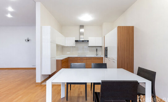 Продажа 4-комн квартиры на вторичном рынке улица Шумкина