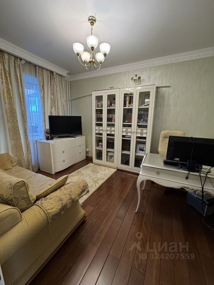 Продажа 6-комн квартиры на вторичном рынке Старокачаловская улица, 10