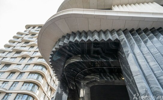 Продажа 3-комн квартиры на вторичном рынке Толмачевский Б. пер,  д. 5,  к. 4