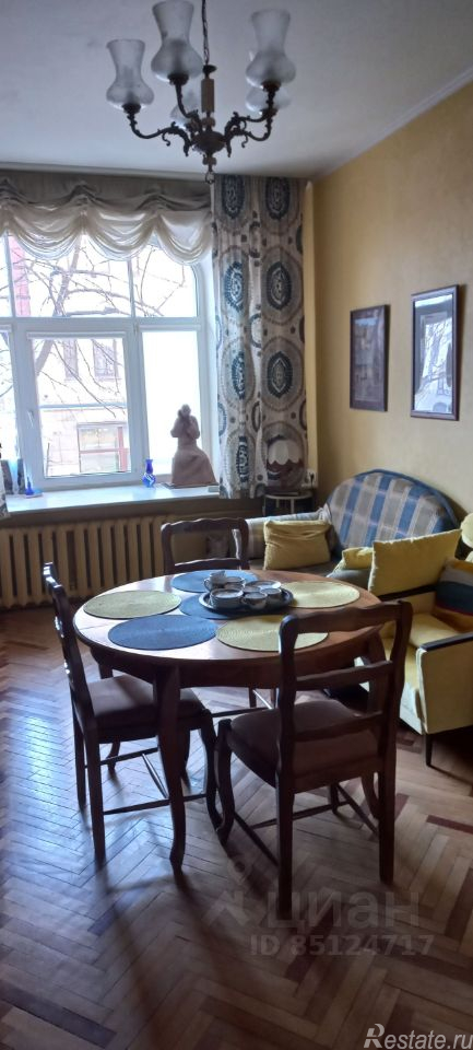 Продажа 4-комн квартиры на вторичном рынке Кронверкская улица,  д. 15