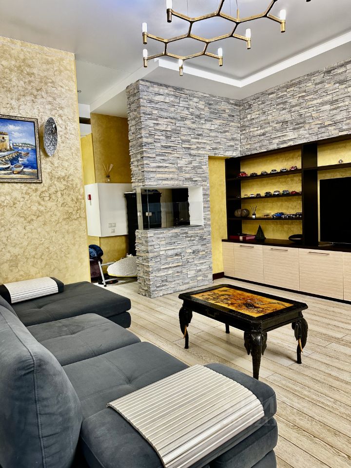 Продажа 4-комн квартиры на вторичном рынке улица 1-я Машиностроения, 10