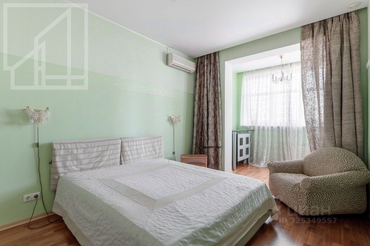 Продажа 4-комн квартиры на вторичном рынке Давыдковская улица, 3