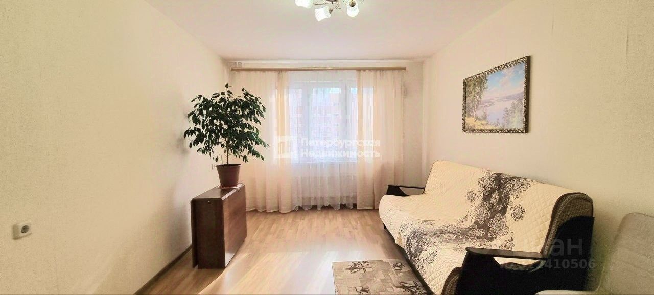 Продажа 3-комн квартиры на вторичном рынке дорога Муринская, 68к2