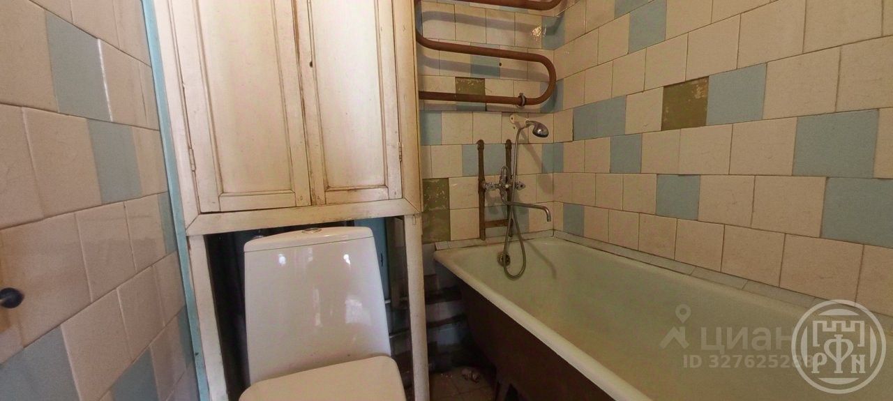 Продажа 4-комн квартиры на вторичном рынке Ломоносов, Профсоюзная улица,  д. 11а