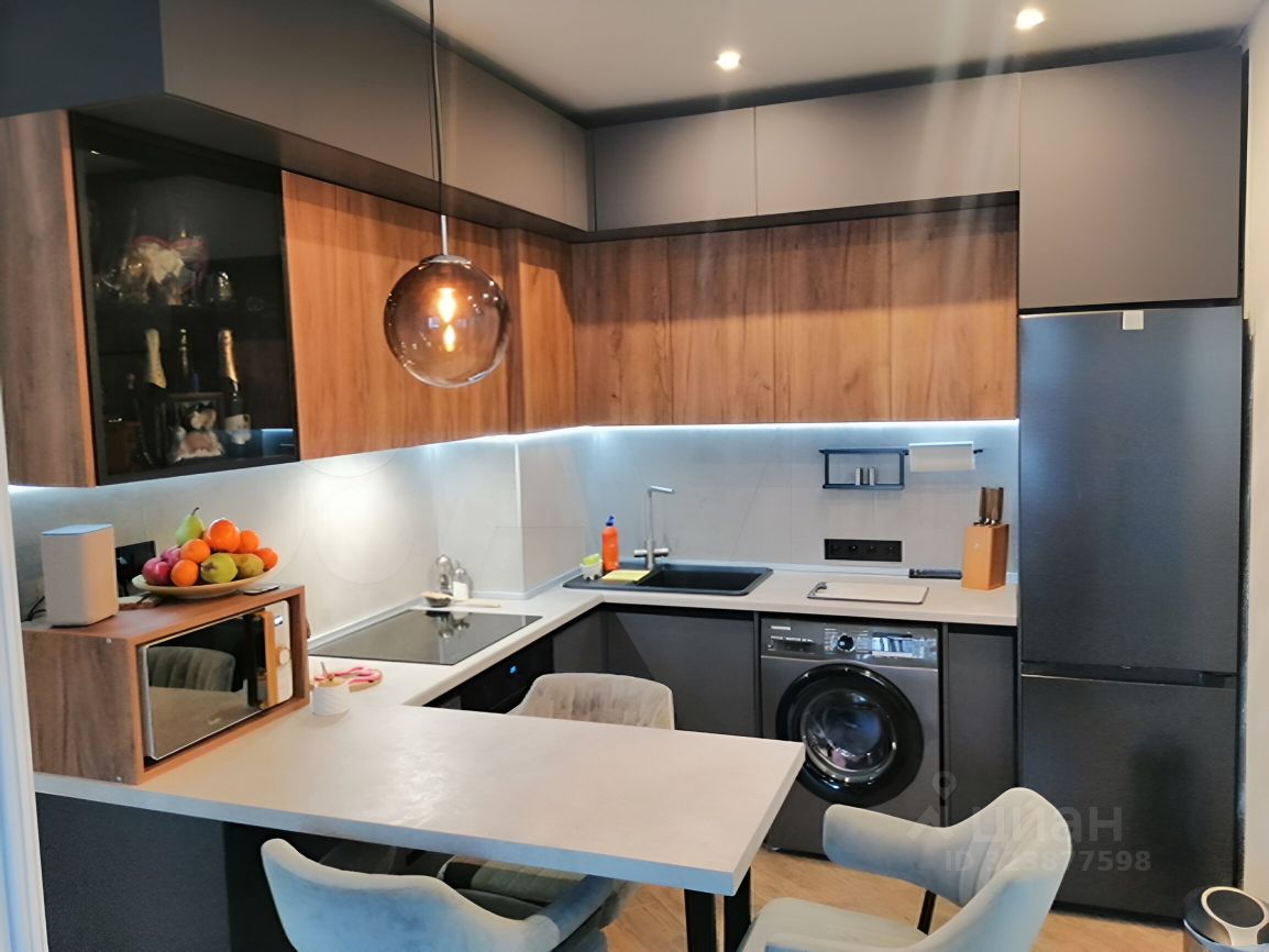 Продажа 2-комн квартиры на вторичном рынке пос. Янино-1, улица Голландская, 15к3