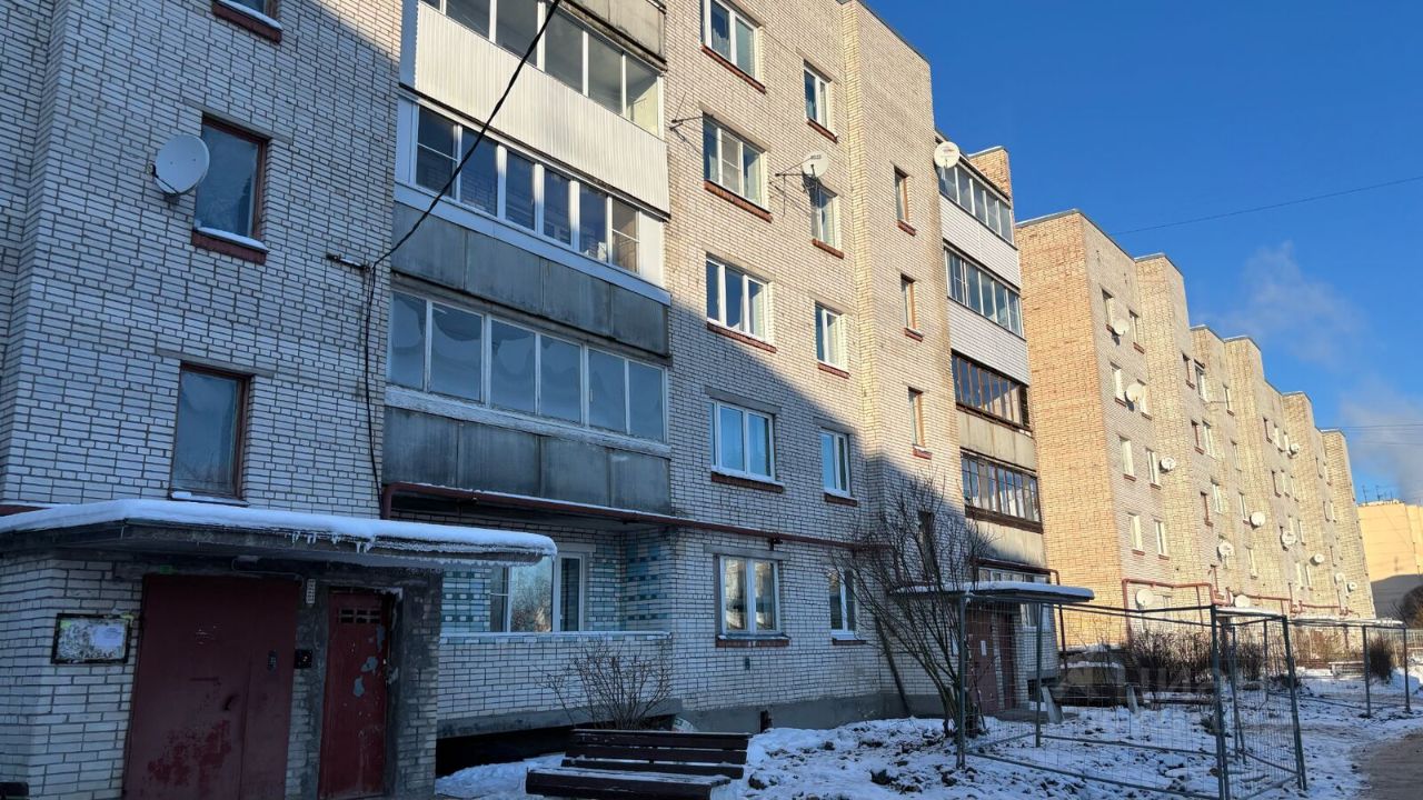 Продажа 1-комн квартиры на вторичном рынке Петергоф, Ропшинское шоссе, 11