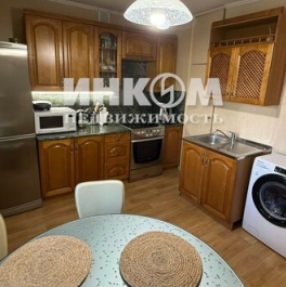 Продажа 2-комн квартиры на вторичном рынке Саянская улица,  д. 10