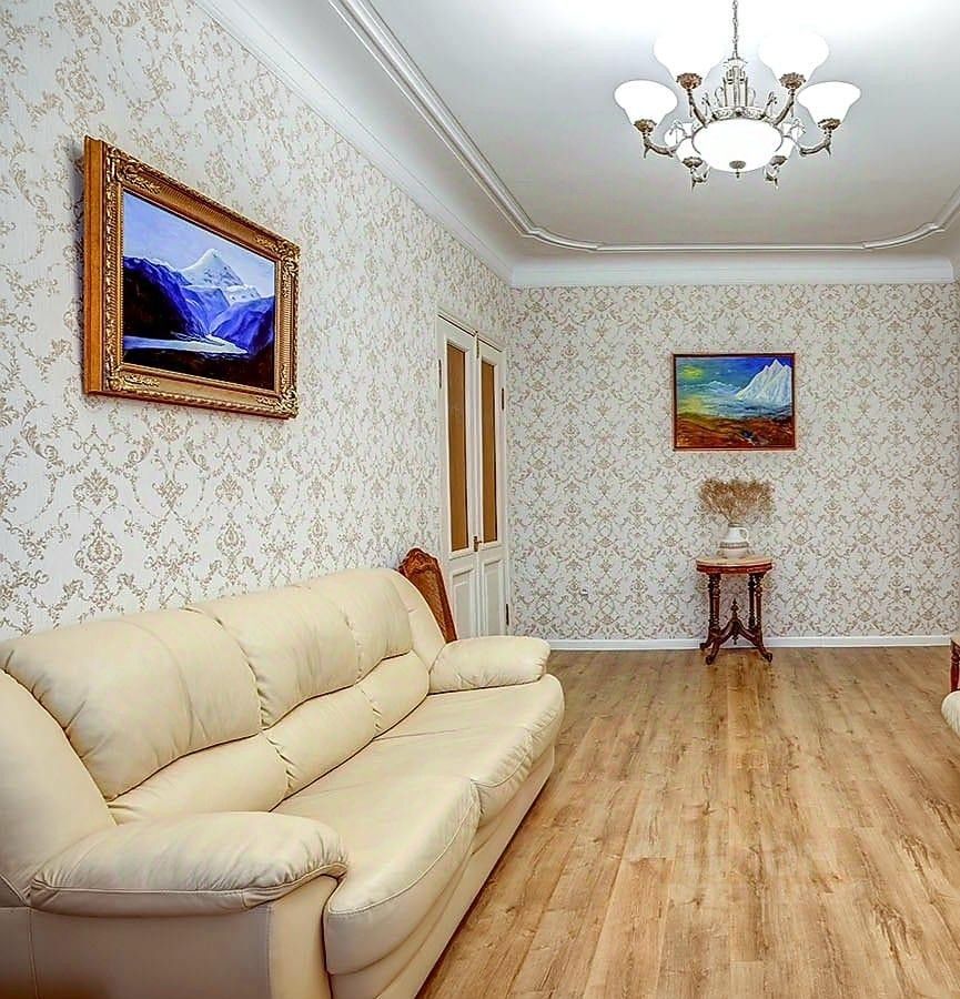 Продажа 4-комн квартиры на вторичном рынке Невский проспект, 156