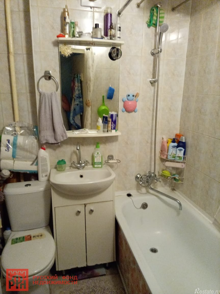 Продажа 1-комн квартиры на вторичном рынке Ломоносов г., Победы ул. ,  д. 18
