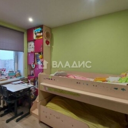 Продажа 3-комн квартиры на вторичном рынке микрорайон Мадонский, проход