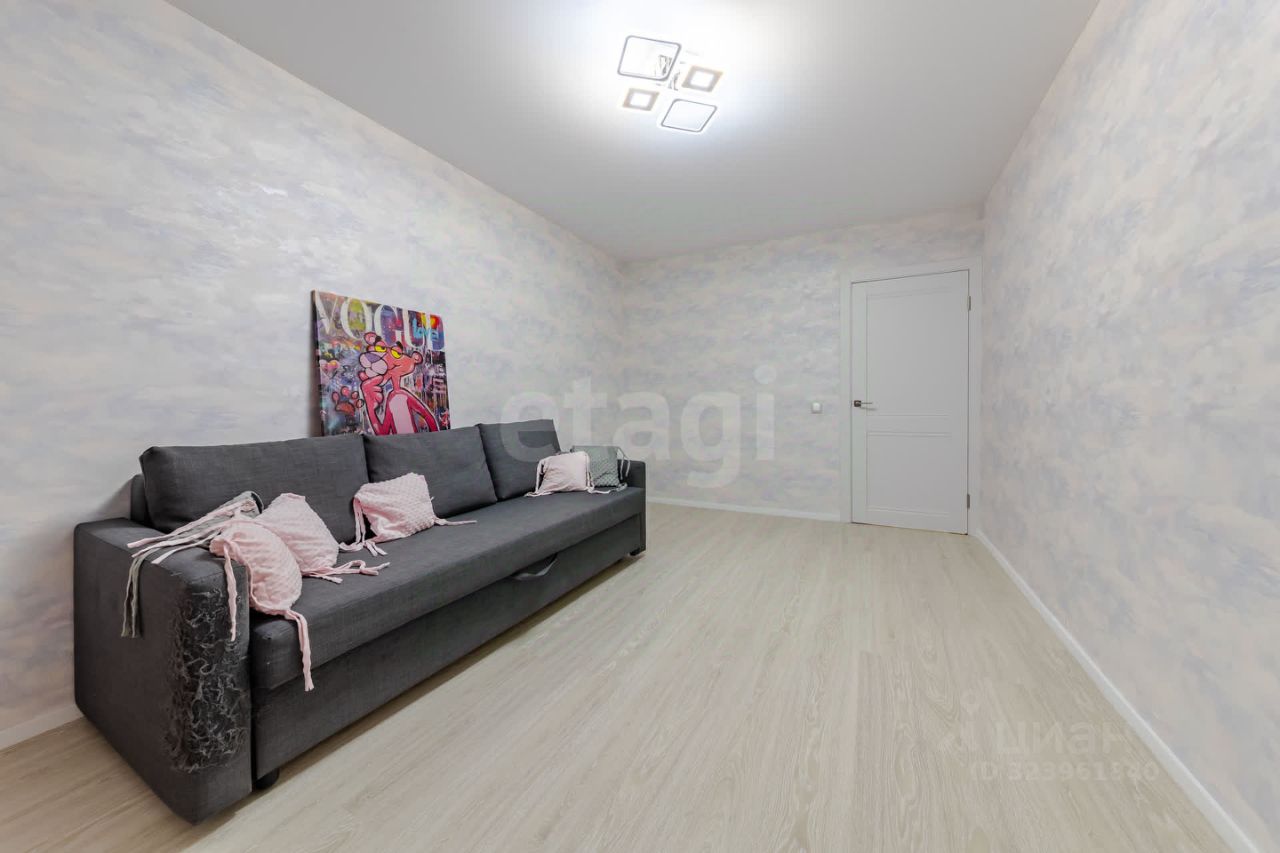 Продажа 2-комн квартиры на вторичном рынке проспект Науки, 73К2