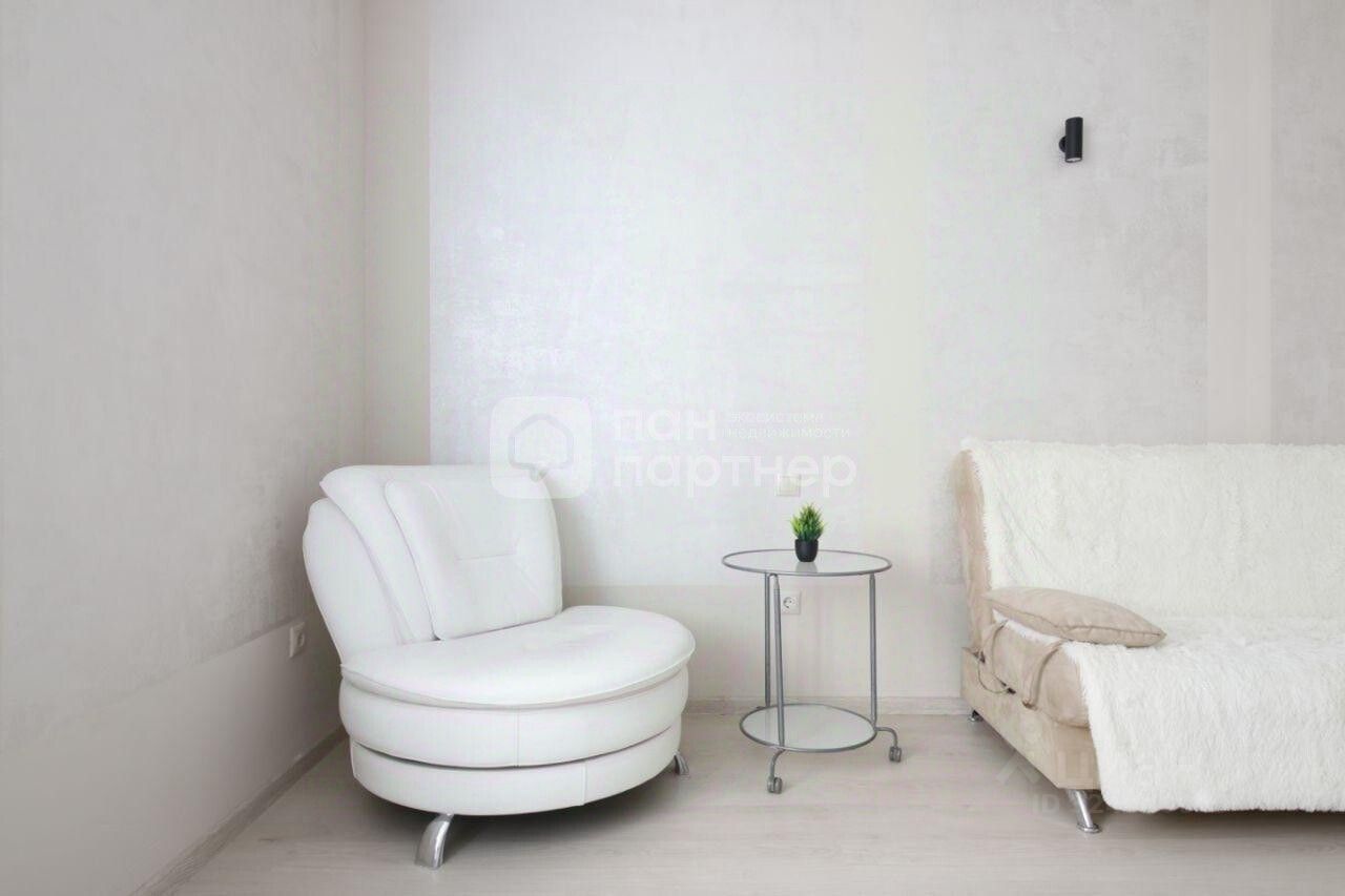 Продажа 2-комн квартиры на вторичном рынке улица Трефолева, 11