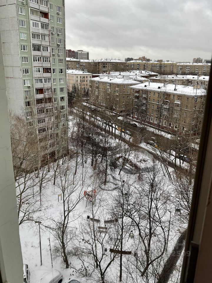 Продажа 3-комн квартиры на вторичном рынке улица Кедрова, 1