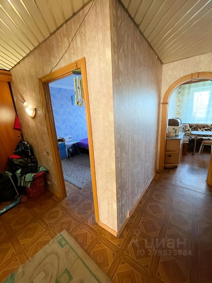 Продажа 3-комн квартиры на вторичном рынке Коммунар г., улица Гатчинская, 14