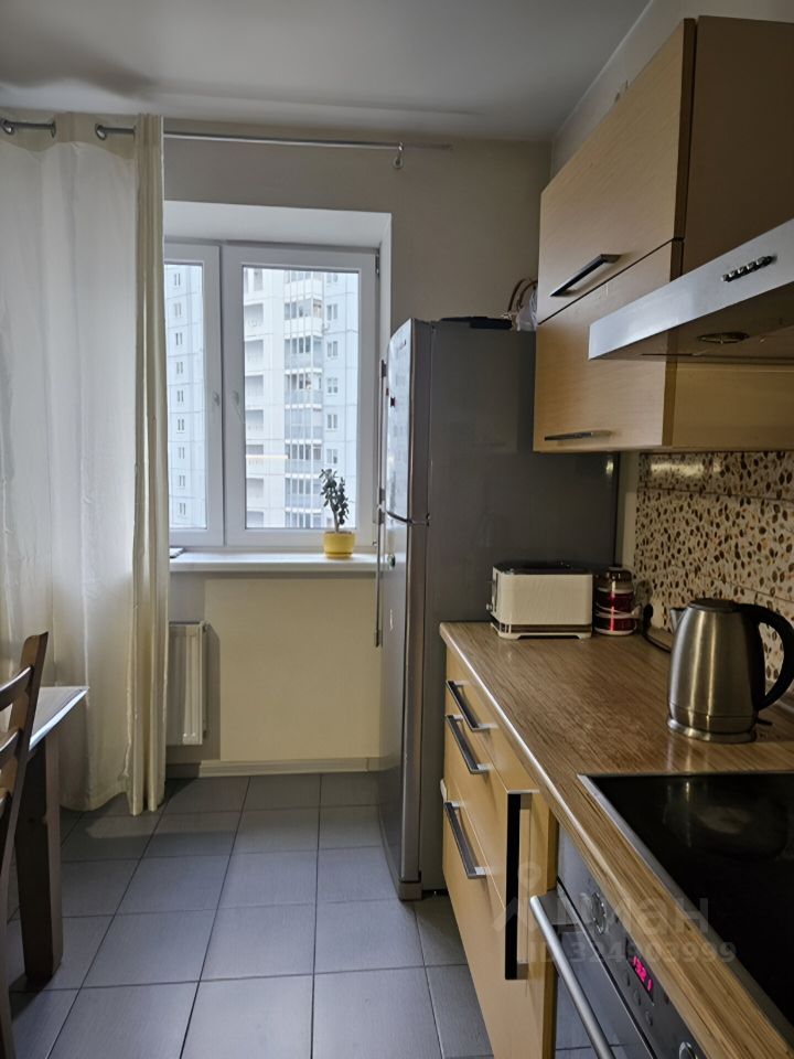 Продажа 3-комн квартиры на вторичном рынке улица Оптиков, 52к1