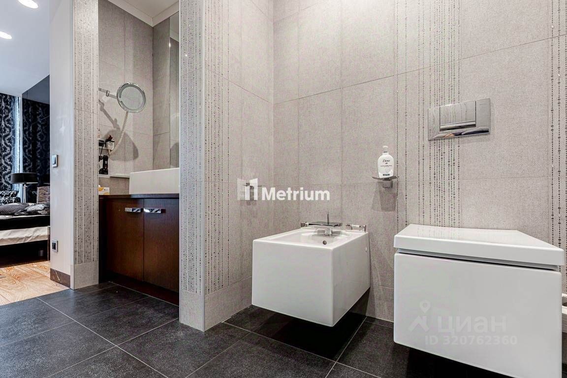 Продажа 3-комн квартиры на вторичном рынке улица Климашкина, 17С2