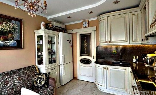 Продажа 2-комн квартиры на вторичном рынке улица Корнея Чуковского,  д. 3