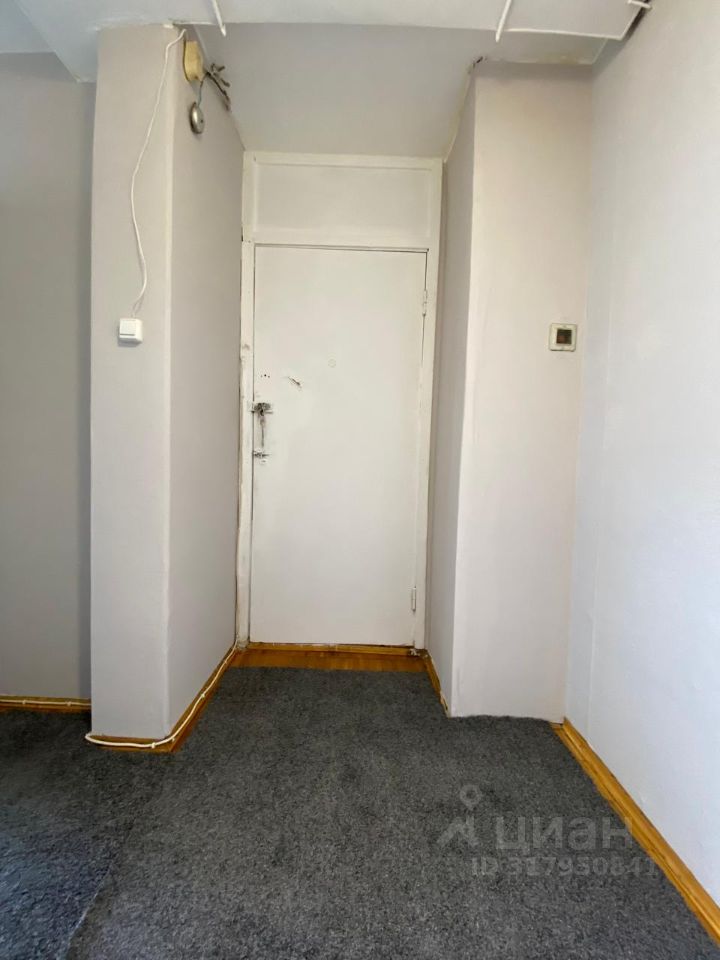 Продажа 1-комн квартиры на вторичном рынке Знаменская улица, 38К1