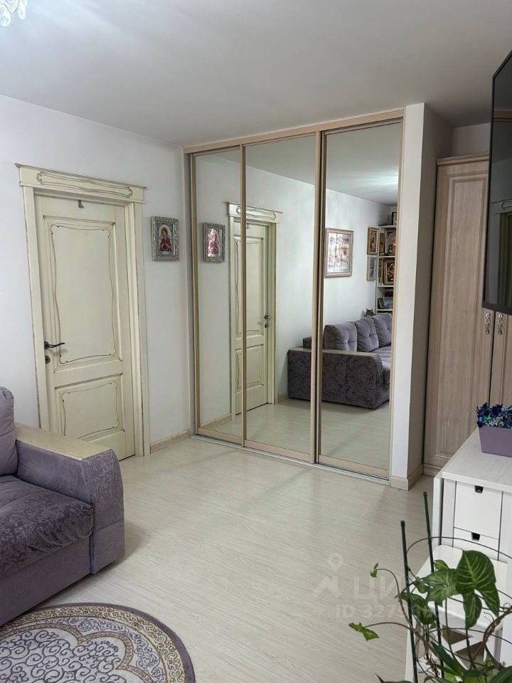 Продажа 2-комн квартиры на вторичном рынке улица Артамонова, 18К2