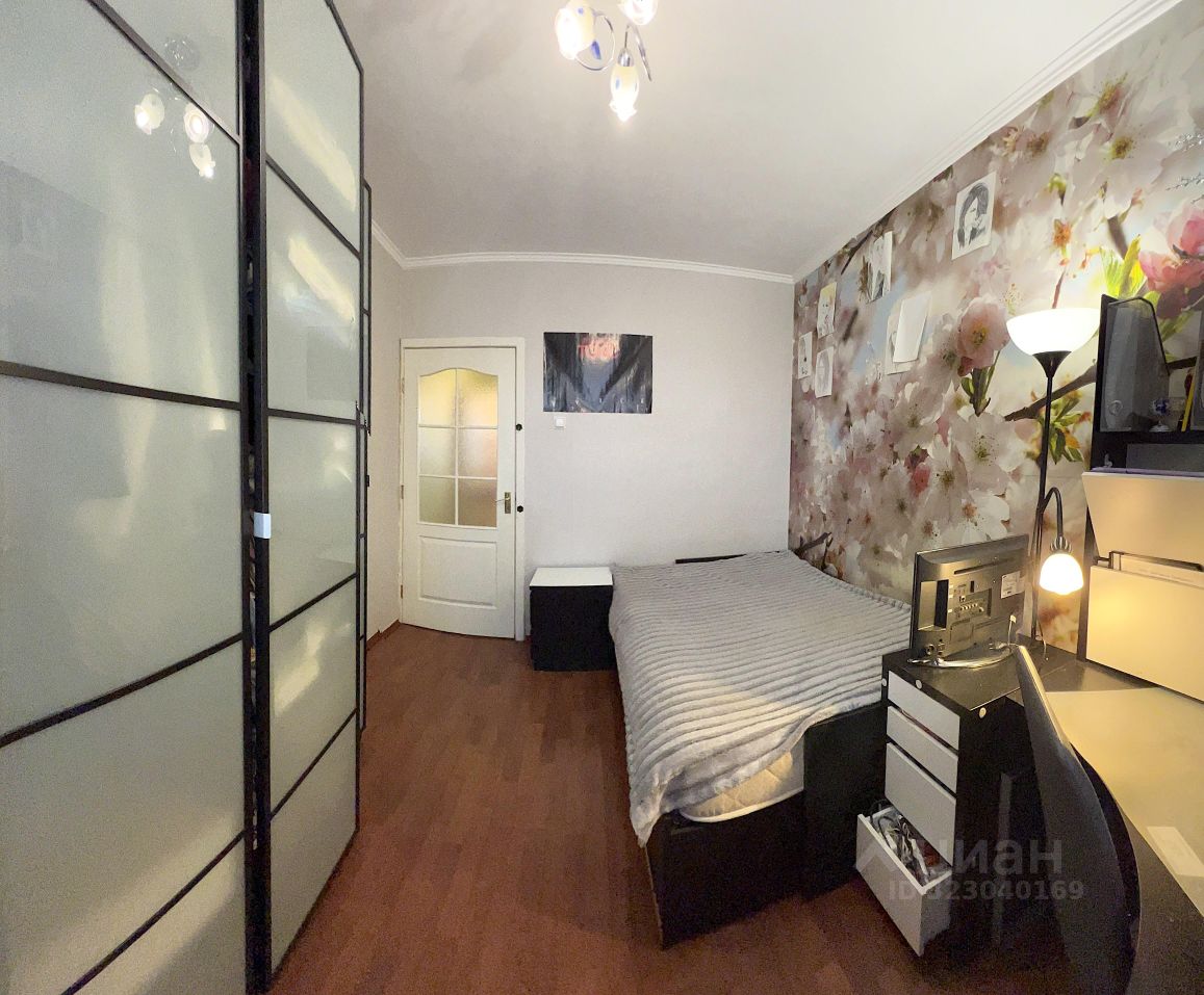 Продажа 3-комн квартиры на вторичном рынке Лобня, улица Некрасова, 11