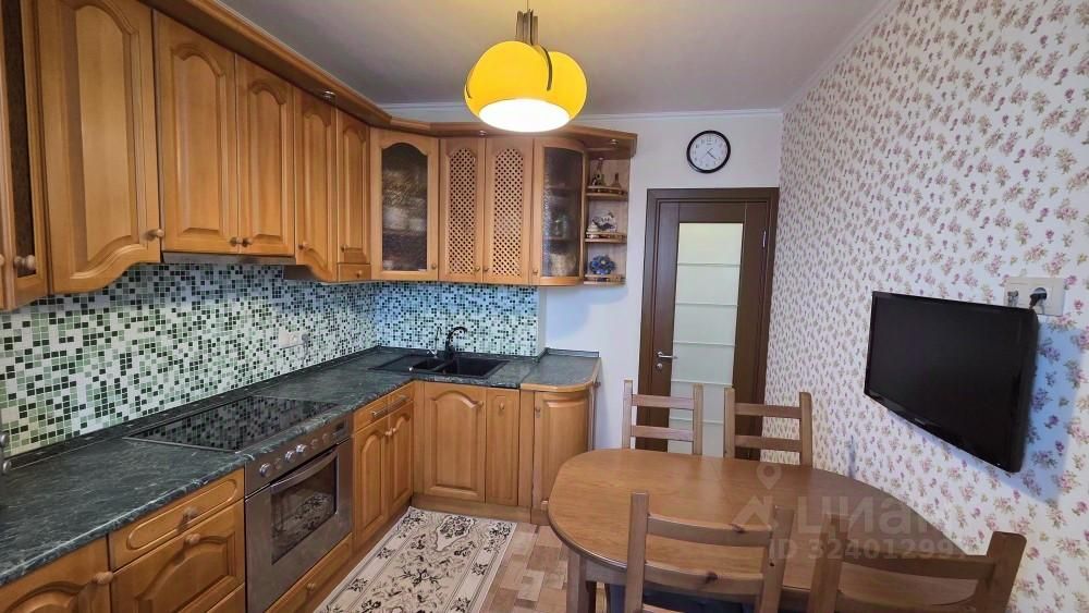 Продажа 3-комн квартиры на вторичном рынке улица Ивана Франко, 38К1