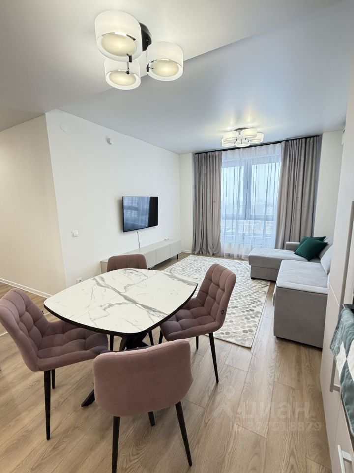 Аренда 4-комн квартиры на вторичном рынке улица Михайлова, 30Ак2