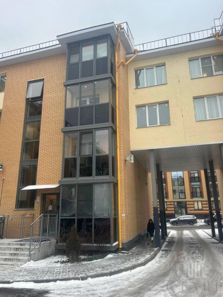 Продажа 3-комн квартиры на вторичном рынке пос. Шушары, Пулковское тер., улица Переведенская, 4к1